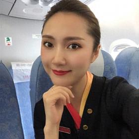 成都空姐爱上头等舱乘客，主动倒追并且成功结婚，6年后现状如何-图1