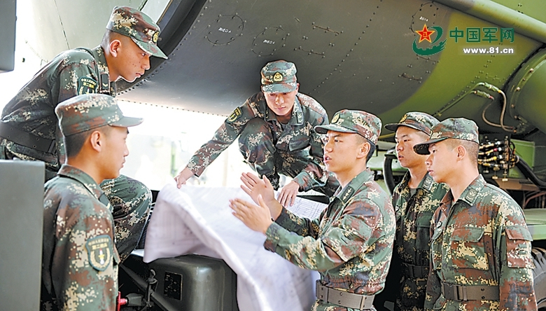 对付女人的四大定律，主动大胆地撩她，会有意想不到的效果 